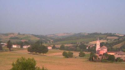 immagine della webcam nei dintorni di Monghidoro: webcam Castello di Serravalle