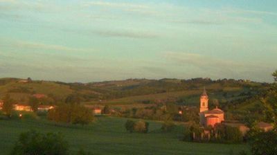 immagine della webcam nei dintorni di Monghidoro: webcam Castello di Serravalle