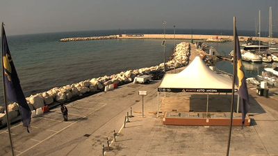 immagine della webcam nei dintorni di Numana: webcam Portonovo