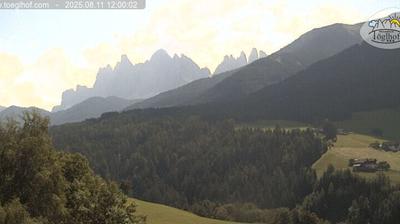 immagine della webcam nei dintorni di San Vigilio di Marebbe: webcam Funes
