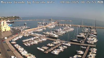 Preview delle webcam di Procida › Nord-Ovest: › North-West: Porto di Marina Grande