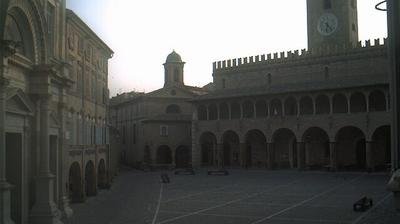 Preview delle webcam di Offida: Piazza del Popolo