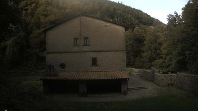 immagine della webcam nei dintorni di Chiusi della Verna: webcam Mercato
