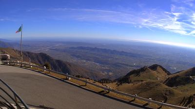 immagine della webcam nei dintorni di Segusino: webcam Monte Grappa