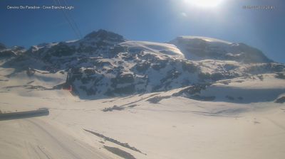 immagine della webcam nei dintorni di Valtournenche Colle Superiore: webcam Cervinia Cime Bianche Laghi