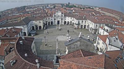 immagine della webcam nei dintorni di Castelnuovo Don Bosco: webcam Venaria Reale