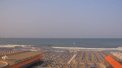 immagine della webcam nei dintorni di Lido Di Camaiore: webcam Marina Di Carrara