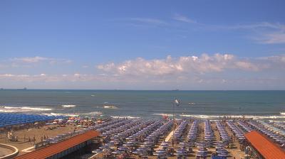 immagine della webcam nei dintorni di Lido Di Camaiore: webcam Marina Di Carrara