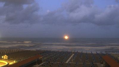 immagine della webcam nei dintorni di La Spezia: webcam Marina Di Carrara