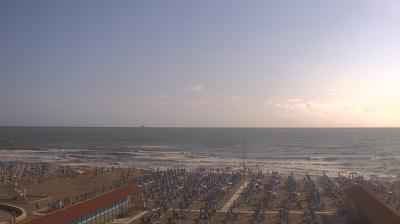 immagine della webcam nei dintorni di Forte dei Marmi: webcam Marina Di Carrara