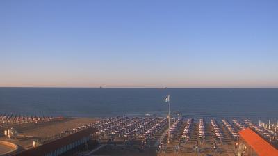 immagine della webcam nei dintorni di Camaiore: webcam Marina Di Carrara