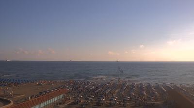 immagine della webcam nei dintorni di La Spezia: webcam Marina Di Carrara