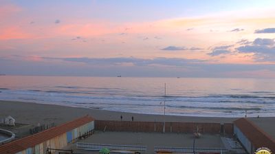 immagine della webcam nei dintorni di Pitelli: webcam Marina Di Carrara