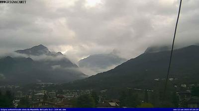 immagine della webcam nei dintorni di Piani Resinelli: webcam Mandello del Lario