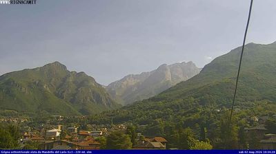 immagine della webcam nei dintorni di Piani di Bobbio: webcam Mandello del Lario