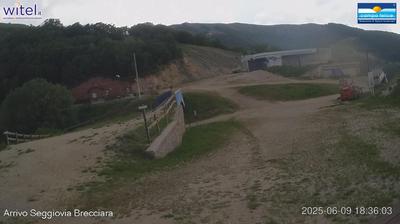 immagine della webcam nei dintorni di Ofena: webcam Rocca di Cambio