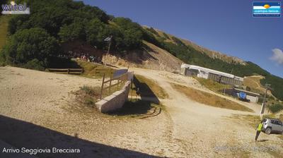 immagine della webcam nei dintorni di Sant'Eusanio Forconese: webcam Rocca di Cambio