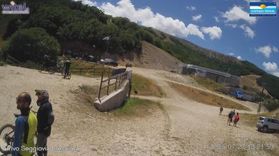 immagine della webcam nei dintorni di Ofena: webcam Rocca di Cambio