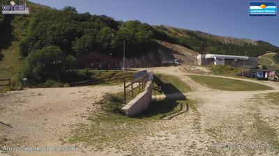 immagine della webcam nei dintorni di Sant'Eusanio Forconese: webcam Rocca di Cambio