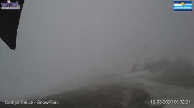 immagine della webcam nei dintorni di Campo Imperatore: webcam Rocca di Cambio