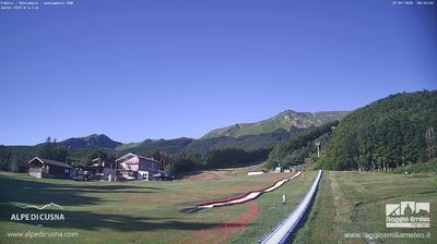 Preview delle webcam di Febbio › Sud: Mt. Cusna, La Piella, Impianti sciistici di
