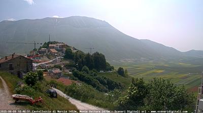 immagine della webcam nei dintorni di Bolognola: webcam Castelluccio Norcia
