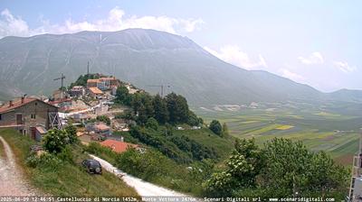 immagine della webcam nei dintorni di Sellano: webcam Castelluccio Norcia