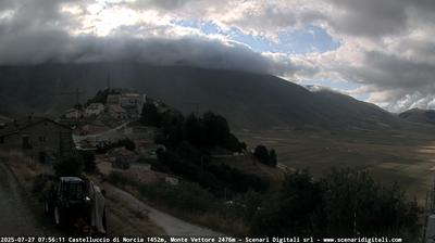 immagine della webcam nei dintorni di Sarnano: webcam Castelluccio Norcia