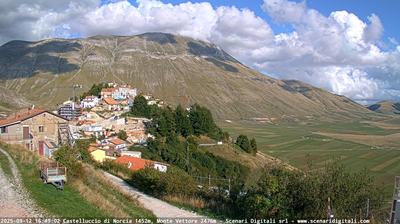 immagine della webcam nei dintorni di Bolognola: webcam Castelluccio Norcia