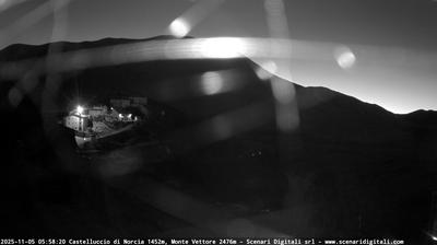 immagine della webcam nei dintorni di Frontignano: webcam Castelluccio Norcia