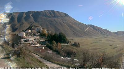 immagine della webcam nei dintorni di Montemonaco: webcam Castelluccio Norcia