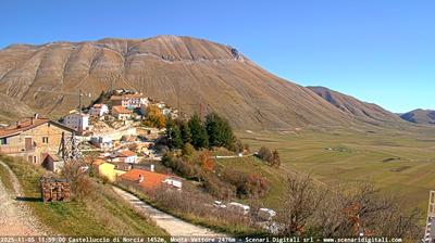immagine della webcam nei dintorni di Montemonaco: webcam Castelluccio Norcia