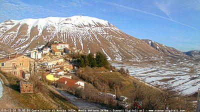 immagine della webcam nei dintorni di Bolognola: webcam Castelluccio Norcia