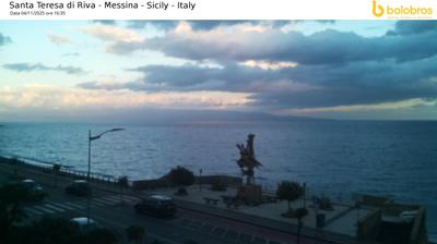 immagine della webcam nei dintorni di Scaletta Zanclea: webcam Santa Teresa di Riva