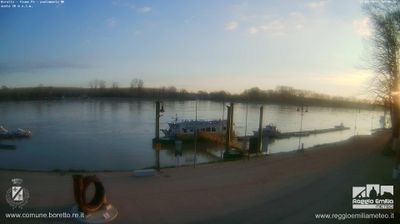 immagine della webcam nei dintorni di Bagnolo in Piano: webcam Boretto