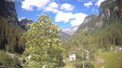 Preview delle webcam di Val Masino › Nord-Est: Refuge Moon Rising - Val di Mello