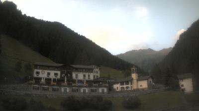 immagine della webcam nei dintorni di Averara: webcam San Simone Baita del Camoscio