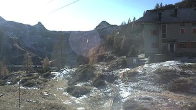 immagine della webcam nei dintorni di Oltre il Colle: webcam Rifugio Calvi Laghi Gemelli