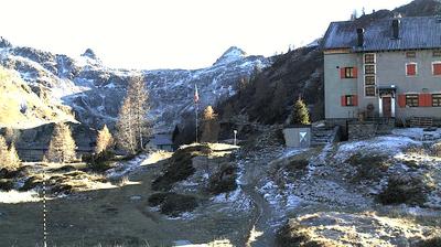 immagine della webcam nei dintorni di Averara: webcam Rifugio Calvi Laghi Gemelli