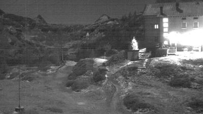 immagine della webcam nei dintorni di Spiazzi di Gromo: webcam Rifugio Calvi Laghi Gemelli