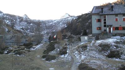 immagine della webcam nei dintorni di Mezzoldo: webcam Rifugio Calvi Laghi Gemelli