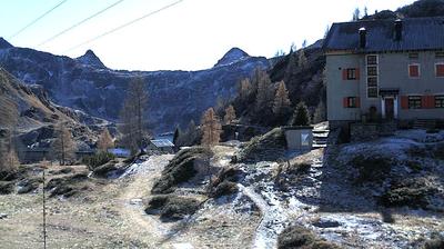 immagine della webcam nei dintorni di Averara: webcam Rifugio Calvi Laghi Gemelli