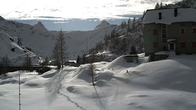 immagine della webcam nei dintorni di Roncobello: webcam Rifugio Calvi Laghi Gemelli
