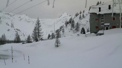 immagine della webcam nei dintorni di Foppolo: webcam Rifugio Calvi Laghi Gemelli