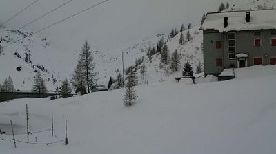 immagine della webcam nei dintorni di Valbondione: webcam Rifugio Calvi Laghi Gemelli