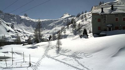 immagine della webcam nei dintorni di Mezzoldo: webcam Rifugio Calvi Laghi Gemelli