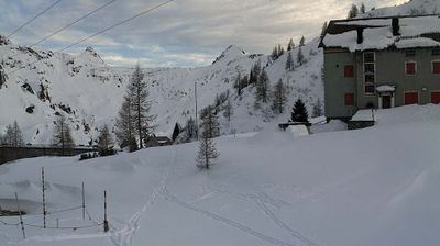 immagine della webcam nei dintorni di Oltre il Colle: webcam Rifugio Calvi Laghi Gemelli