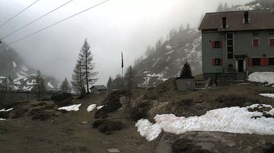 immagine della webcam nei dintorni di Sondrio: webcam Rifugio Calvi Laghi Gemelli