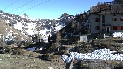 immagine della webcam nei dintorni di Spiazzi: webcam Rifugio Calvi Laghi Gemelli