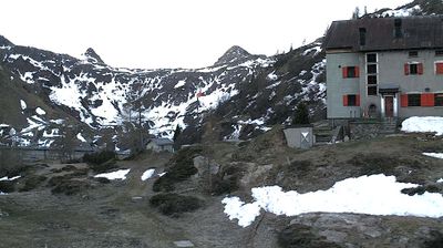 immagine della webcam nei dintorni di Sondrio: webcam Rifugio Calvi Laghi Gemelli